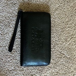 I am selling this COACH wallet because I no longer have use for it!